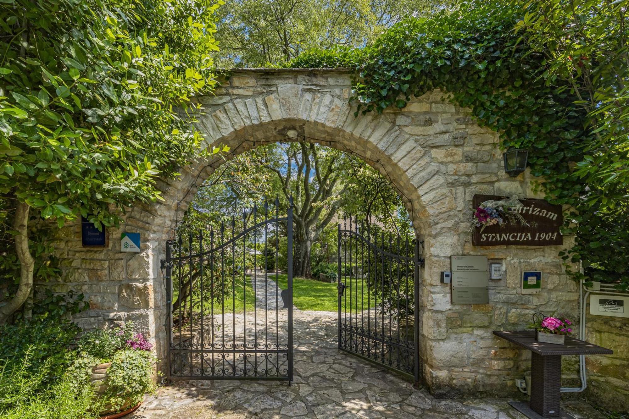 Boutique B&B Stancija 1904 Adults Only Svetvinčenat المظهر الخارجي الصورة